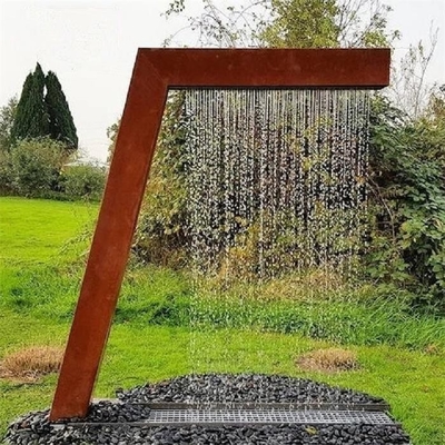 Zewnętrzny wodospad w kształcie litery L ze stali Corten ze światłem LED